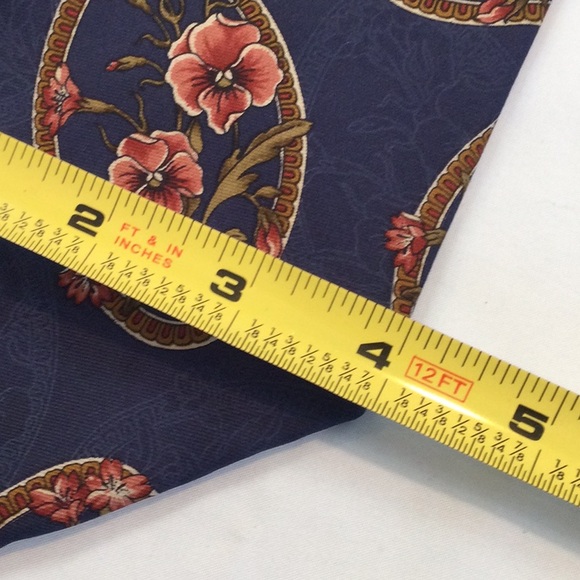 Liberty of London silk necktie. - Picture 6 of 7